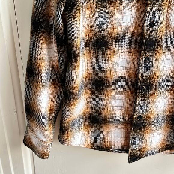 American Eagle Classic Fit Plaid Flannel Button Down Shirt - Picture 6 of 9